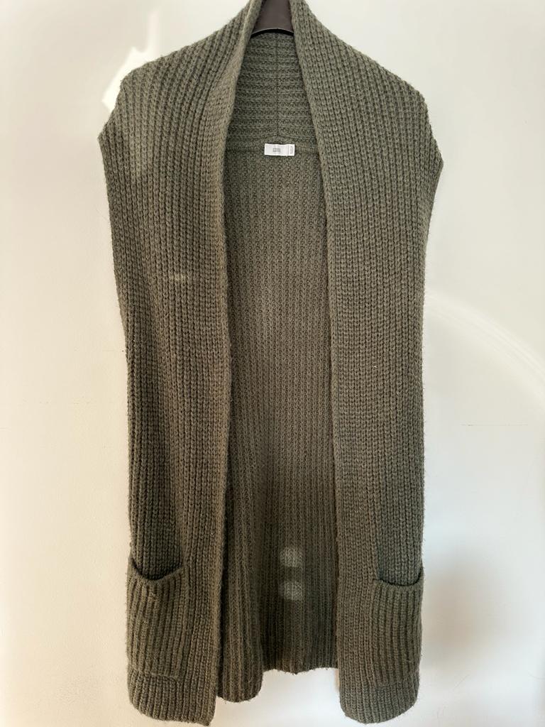 Stylish dark green cardigan